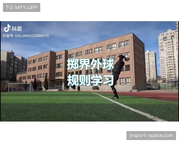 篮球赛中球碰裁判规则解析：是否算界外球？